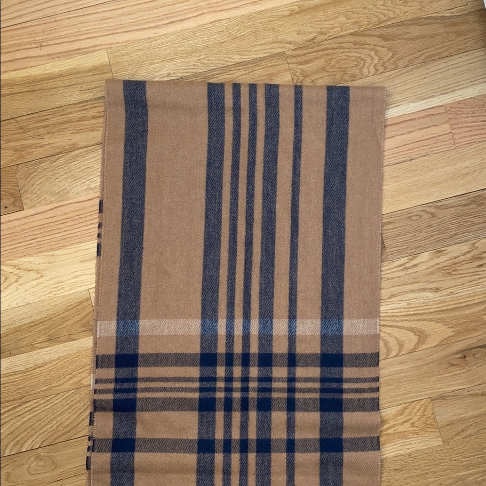 Mens Camel and Navy Plaid Fringe Shawl NWOT - Picture 5 of 6